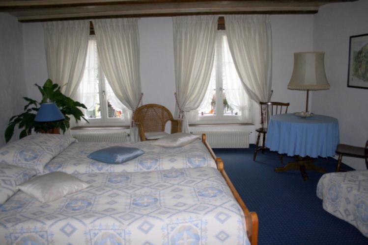 Hotel Zum Alten Schweizer Twann Oda fotoğraf