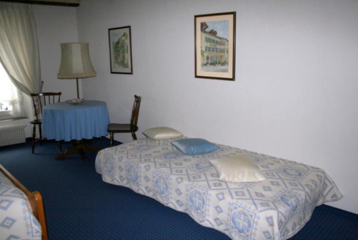 Hotel Zum Alten Schweizer Twann Oda fotoğraf